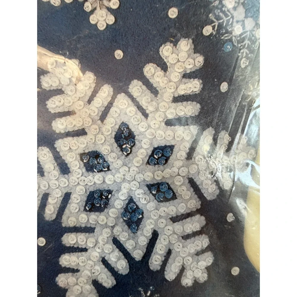 New Bucilla Glittering Snowflake 18